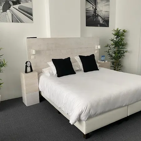 Avenue Hotel 3*