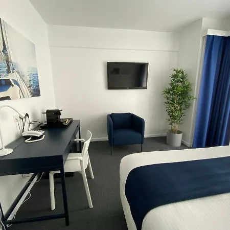 Avenue Hotel 3*