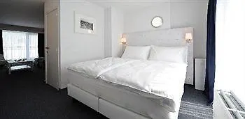 Avenue Hotel